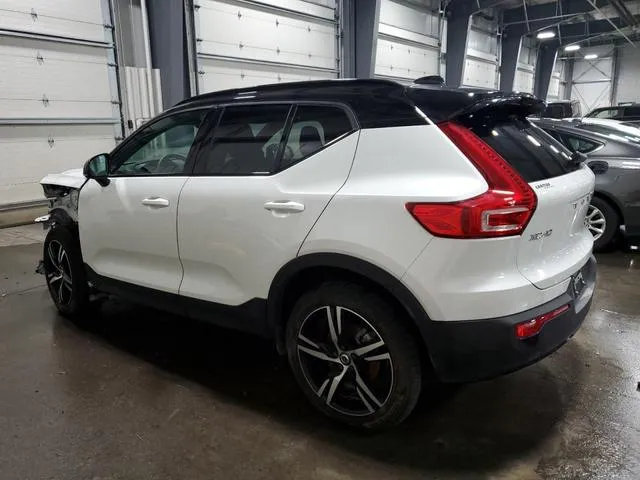 YV4162UM7N2668558 2022 2022 Volvo XC40- T5 R-Design 2