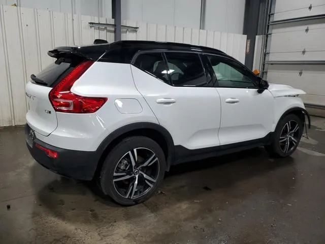 YV4162UM7N2668558 2022 2022 Volvo XC40- T5 R-Design 3