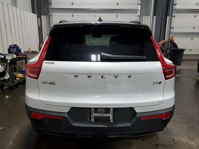 YV4162UM7N2668558 2022 2022 Volvo XC40- T5 R-Design 6