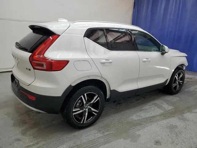 YV4L12UJ3S2473842 2025 2025 Volvo XC40- Core 3