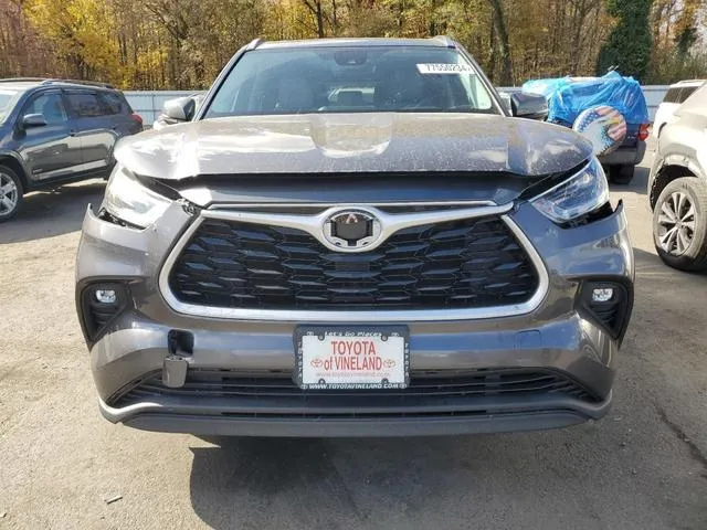 5TDGZRBH9MS535259 2021 2021 Toyota Highlander- Xle 5