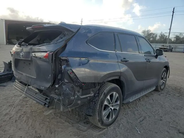 5TDGZRAH2NS108928 2022 2022 Toyota Highlander- Xle 3