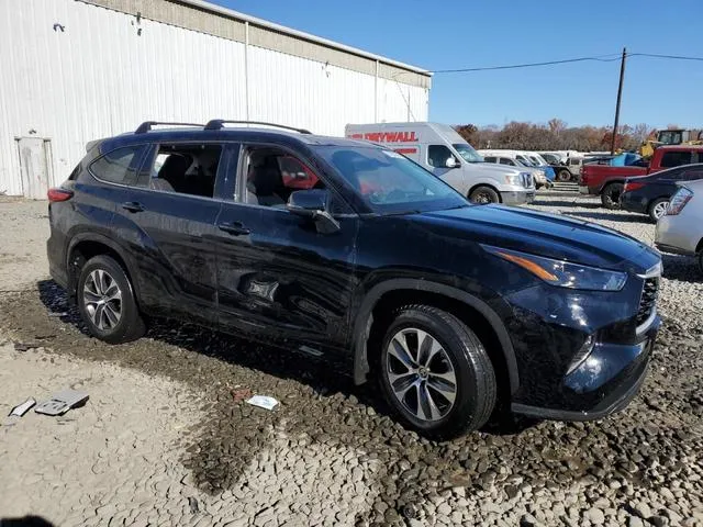 5TDGZRBH1NS579192 2022 2022 Toyota Highlander- Xle 4