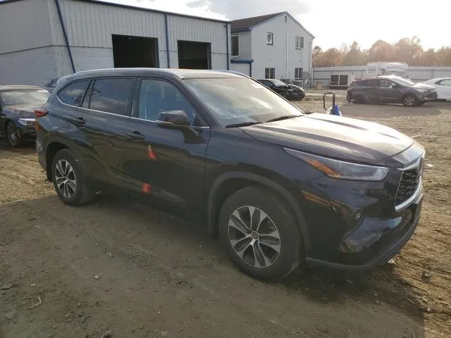 5TDHZRBH8MS081610 2021 2021 Toyota Highlander- Xle 4