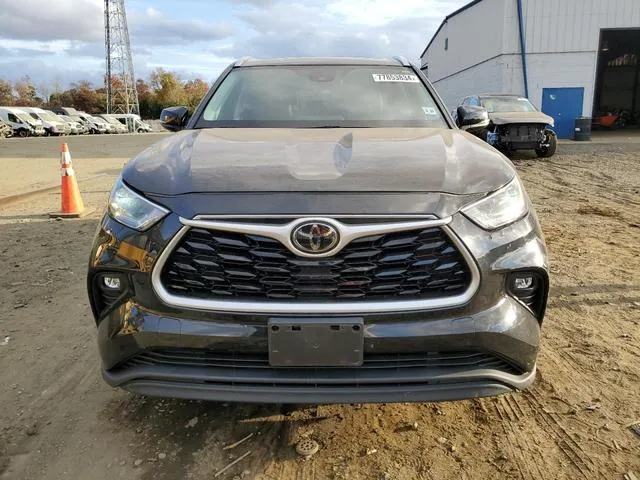 5TDHZRBH8MS081610 2021 2021 Toyota Highlander- Xle 5