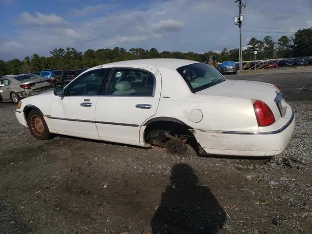 1LNHM81W51Y712740 2001 2001 Lincoln Town Car- Executive 2