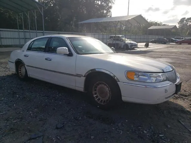 1LNHM81W51Y712740 2001 2001 Lincoln Town Car- Executive 4