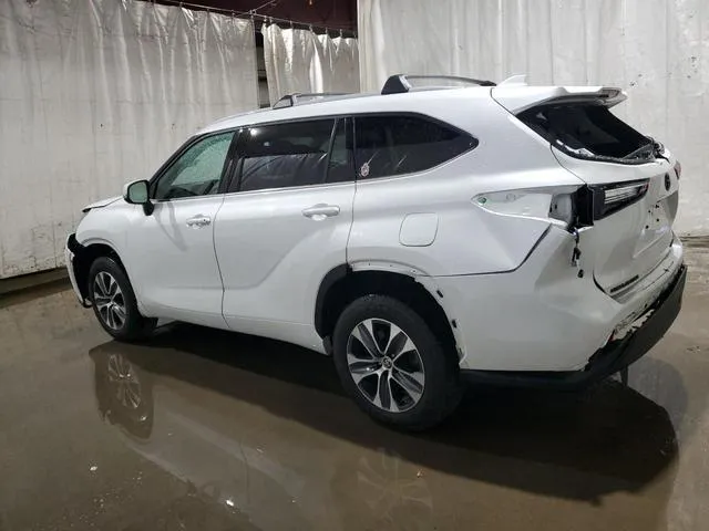 5TDGZRBH6NS255994 2022 2022 Toyota Highlander- Xle 2