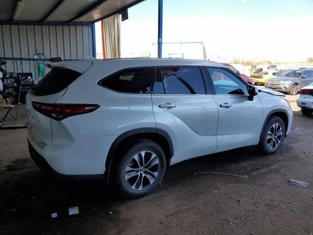 5TDHZRBH7NS207666 2022 2022 Toyota Highlander- Xle 3