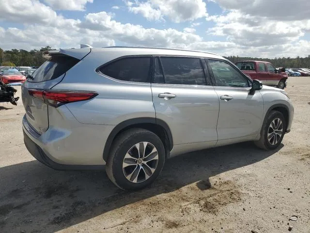 5TDGZRAH8MS034980 2021 2021 Toyota Highlander- Xle 3