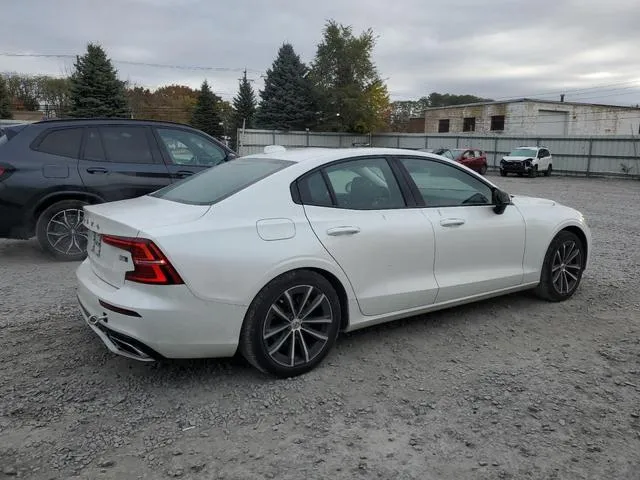 7JRL12TZ1NG161943 2022 2022 Volvo S60- B5 Momentum 3