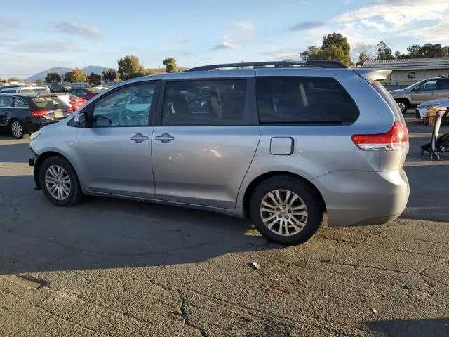 5TDYK3DC5DS369040 2013 2013 Toyota Sienna- Xle 2