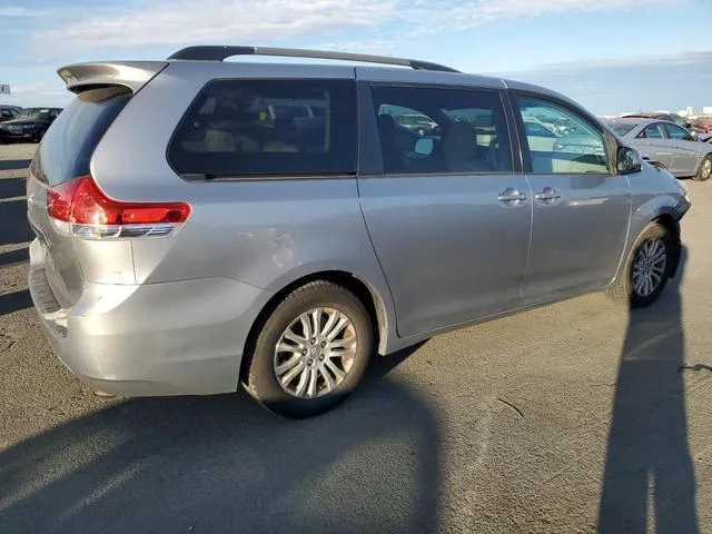 5TDYK3DC5DS369040 2013 2013 Toyota Sienna- Xle 3