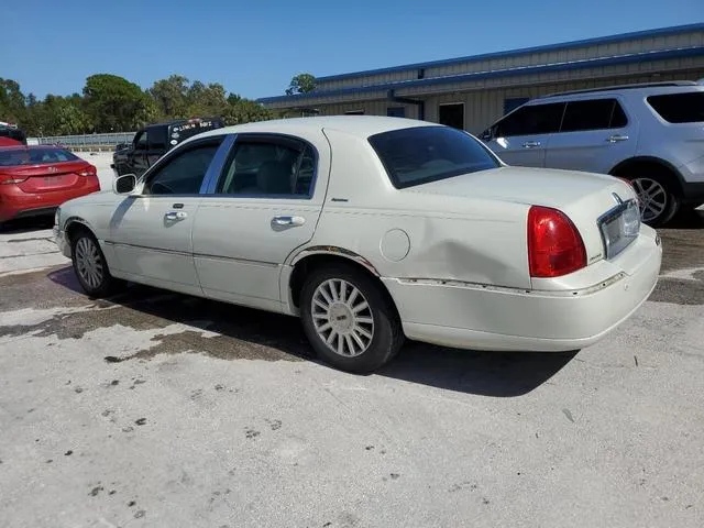 1LNHM81WX5Y638835 2005 2005 Lincoln Town Car- Signature 2