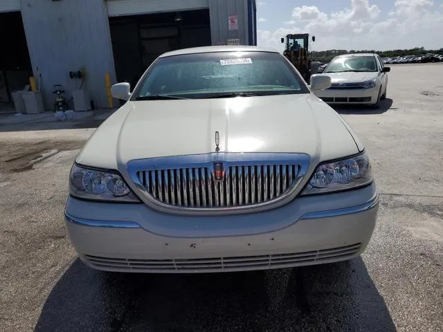 1LNHM81WX5Y638835 2005 2005 Lincoln Town Car- Signature 5