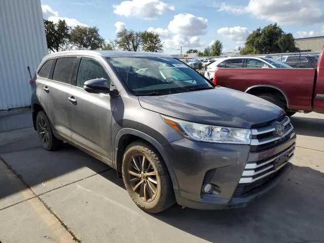 5TDJZRFH7HS425137 2017 2017 Toyota Highlander- SE 4