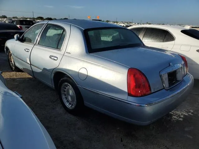 1LNFM81W6WY675468 1998 1998 Lincoln Town Car- Executive 2