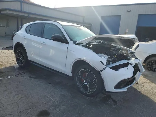 ZASPAKBN6R7D71708 2024 2024 Alfa Romeo Stelvio- TI 4