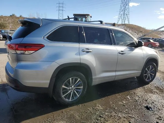 5TDJZRFH9JS532096 2018 2018 Toyota Highlander- SE 3