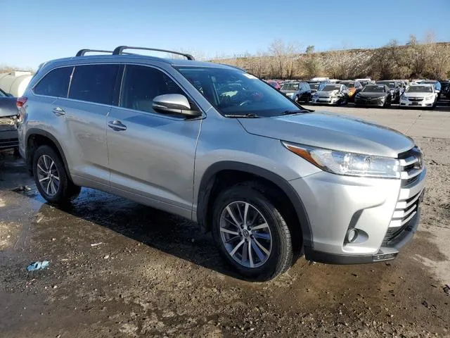 5TDJZRFH9JS532096 2018 2018 Toyota Highlander- SE 4