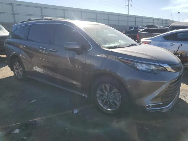 5TDJRKEC4MS020439 2021 2021 Toyota Sienna- Xle 4