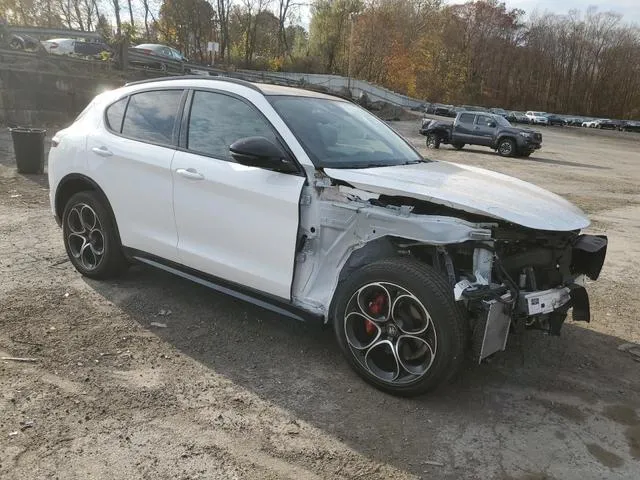 ZASPAKBN5R7D72610 2024 2024 Alfa Romeo Stelvio- TI 4