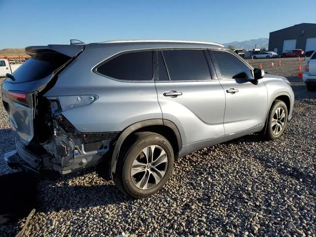 5TDGZRBH1NS177074 2022 2022 Toyota Highlander- Xle 3