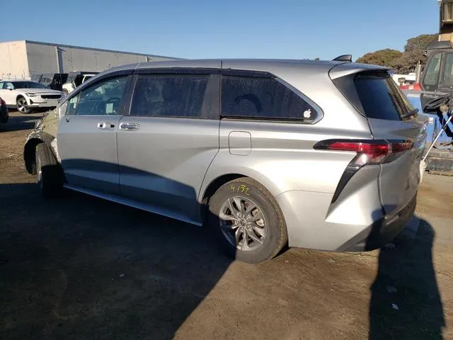 5TDYRKEC1NS130560 2022 2022 Toyota Sienna- Xle 2