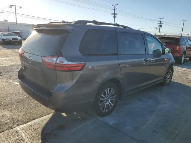 5TDYZ3DC1JS923990 2018 2018 Toyota Sienna- Xle 3