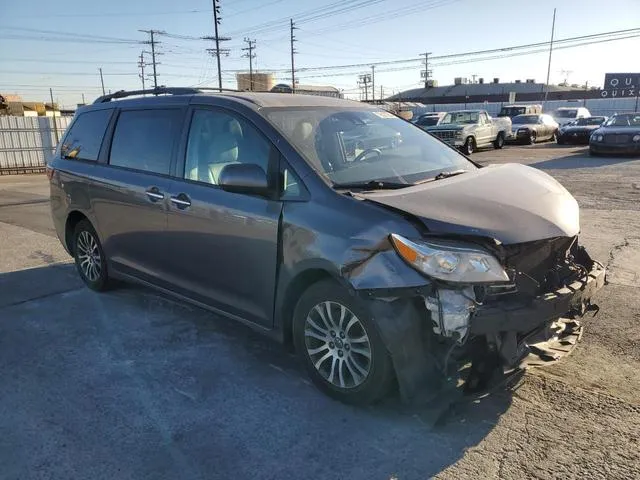 5TDYZ3DC1JS923990 2018 2018 Toyota Sienna- Xle 4