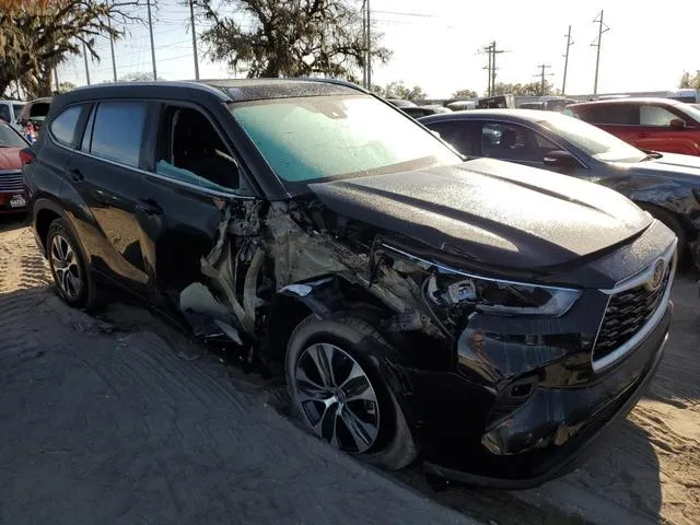 5TDGZRAH5NS143298 2022 2022 Toyota Highlander- Xle 4