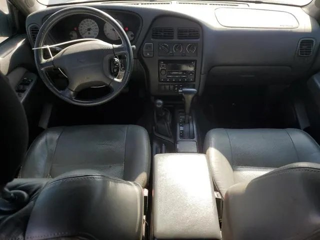 JN8AR07Y8YW426523 2000 2000 Nissan Pathfinder- LE 8