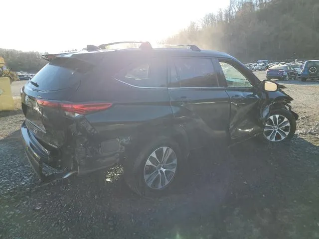 5TDGZRBH0NS560293 2022 2022 Toyota Highlander- Xle 3