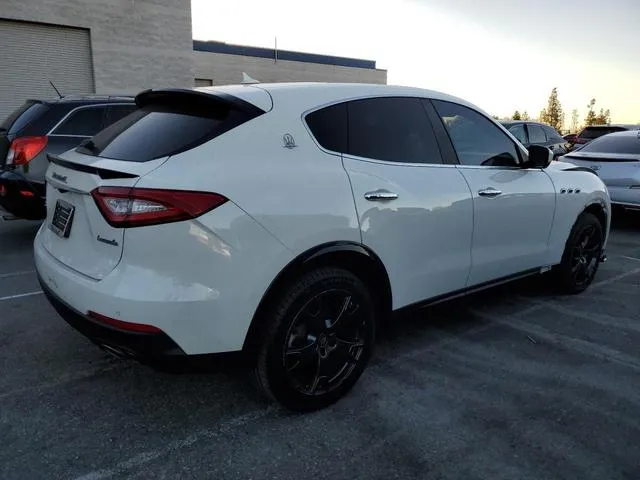 ZN661XUA9JX278986 2018 2018 Maserati Levante 3