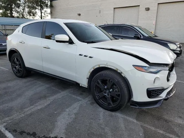 ZN661XUA9JX278986 2018 2018 Maserati Levante 4