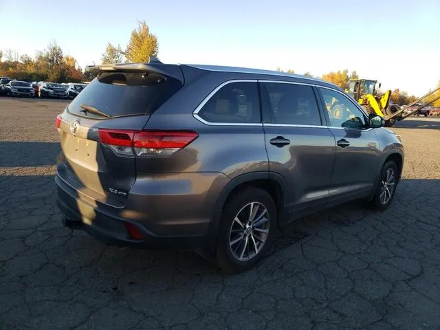 5TDJZRFH2KS623194 2019 2019 Toyota Highlander- SE 3