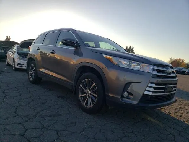 5TDJZRFH2KS623194 2019 2019 Toyota Highlander- SE 4