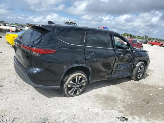 5TDGZRAH6MS060462 2021 2021 Toyota Highlander- Xle 3