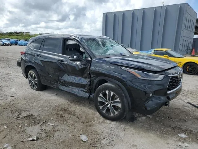 5TDGZRAH6MS060462 2021 2021 Toyota Highlander- Xle 4