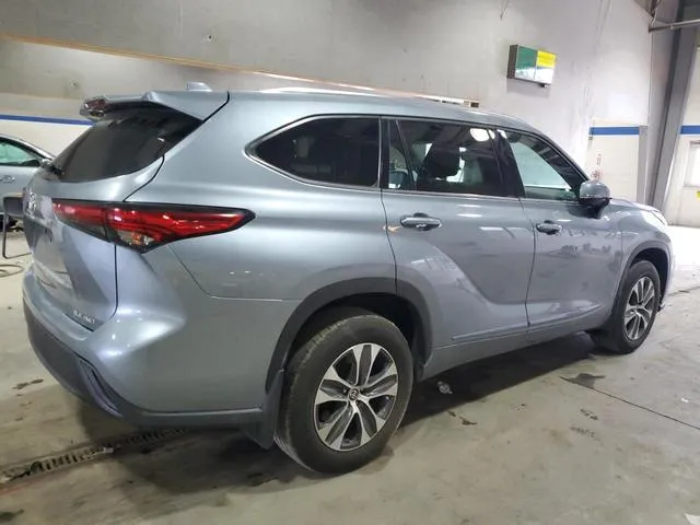 5TDGZRBH6MS059326 2021 2021 Toyota Highlander- Xle 3