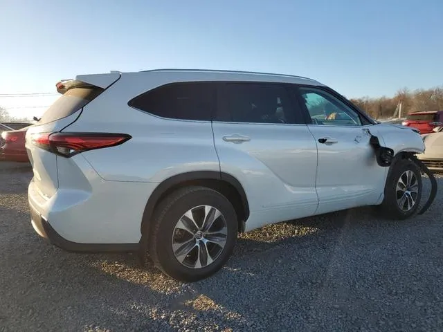 5TDGZRBH5MS061844 2021 2021 Toyota Highlander- Xle 3