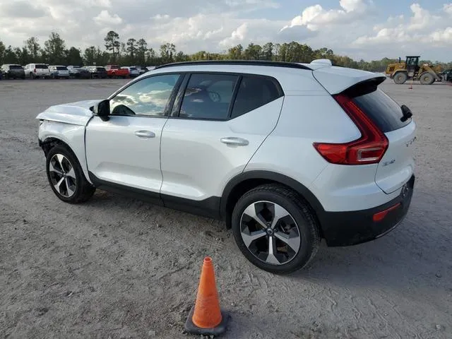 YV4L12UK1R2307578 2024 2024 Volvo XC40- Core 2