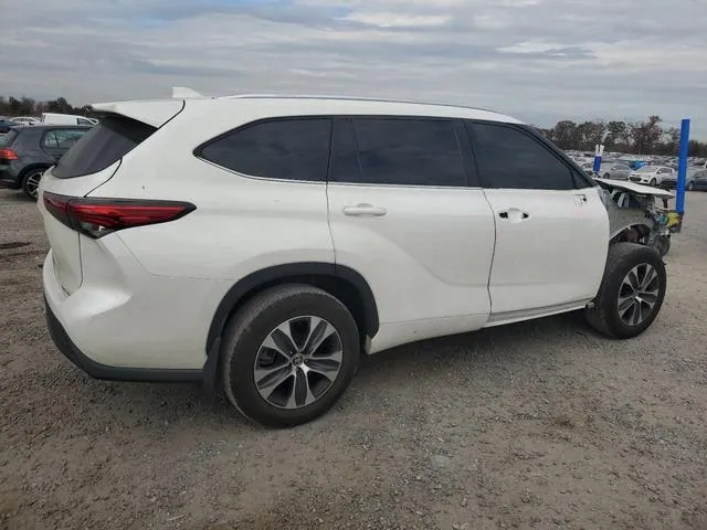 5TDGZRBH3MS068890 2021 2021 Toyota Highlander- Xle 3