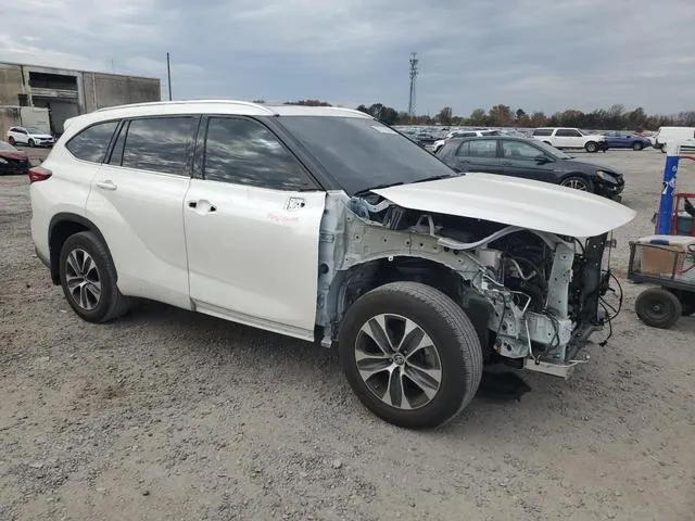 5TDGZRBH3MS068890 2021 2021 Toyota Highlander- Xle 4