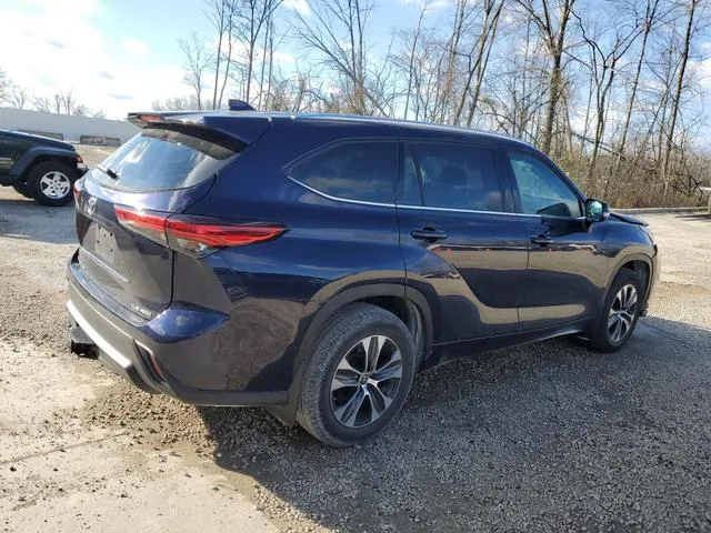 5TDGZRBH6MS533016 2021 2021 Toyota Highlander- Xle 3