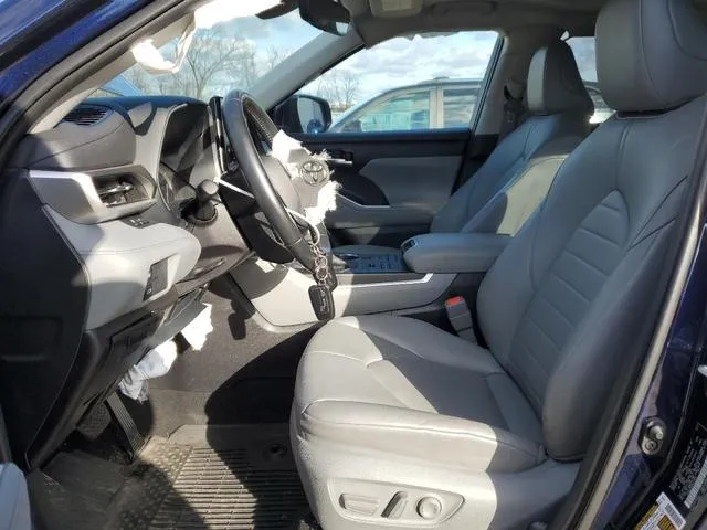 5TDGZRBH6MS533016 2021 2021 Toyota Highlander- Xle 7