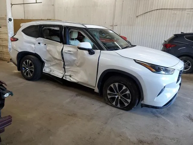 5TDHZRBH2MS115542 2021 2021 Toyota Highlander- Xle 4