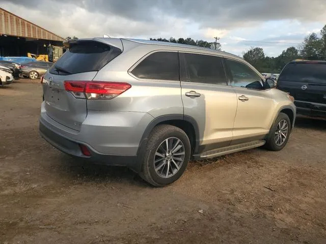 5TDKZRFH0KS553912 2019 2019 Toyota Highlander- SE 3