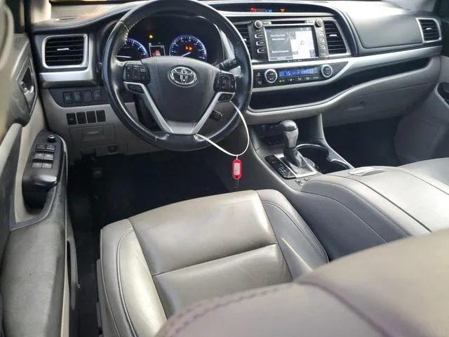 5TDKZRFH0KS553912 2019 2019 Toyota Highlander- SE 8