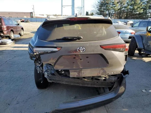 5TDHZRBH9MS111200 2021 2021 Toyota Highlander- Xle 6